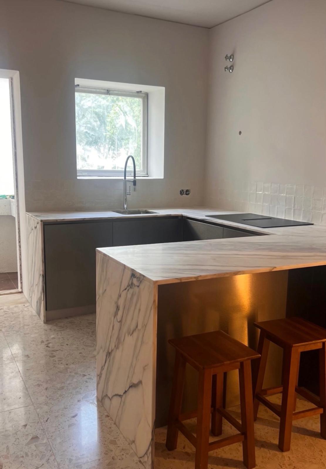 Kitchen with Estremoz marble worktop, terrazzo floor and handmade glazed tiles